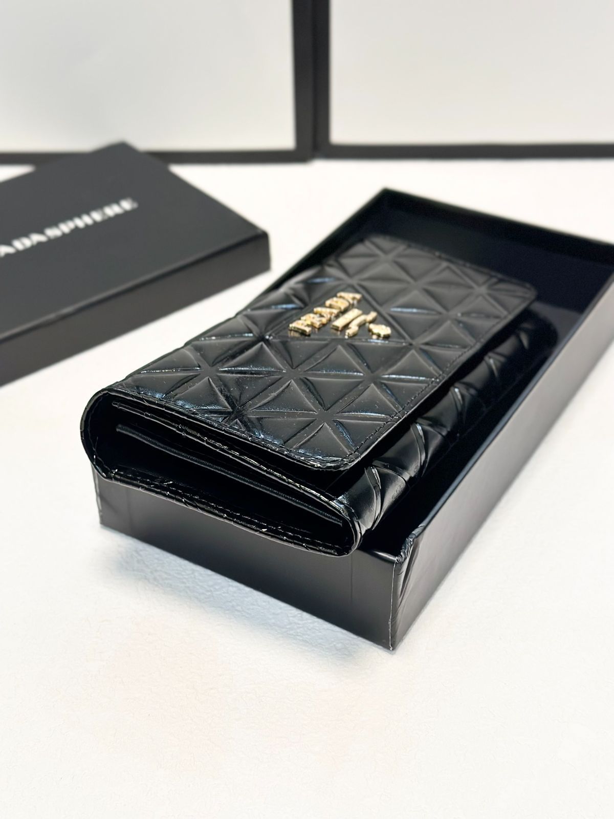 【関税・送料無料】PRADA ブラックレザーウォレット 210.jpg