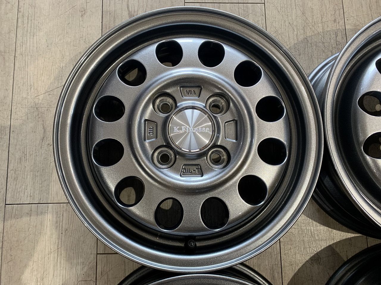 2504050 Treasure One K.Finesse D12 13インチ 4J 43 PCD100 4H 軽自動車 ワゴンR タント ムーブ バモス スペーシア ミラ N-BOX 等