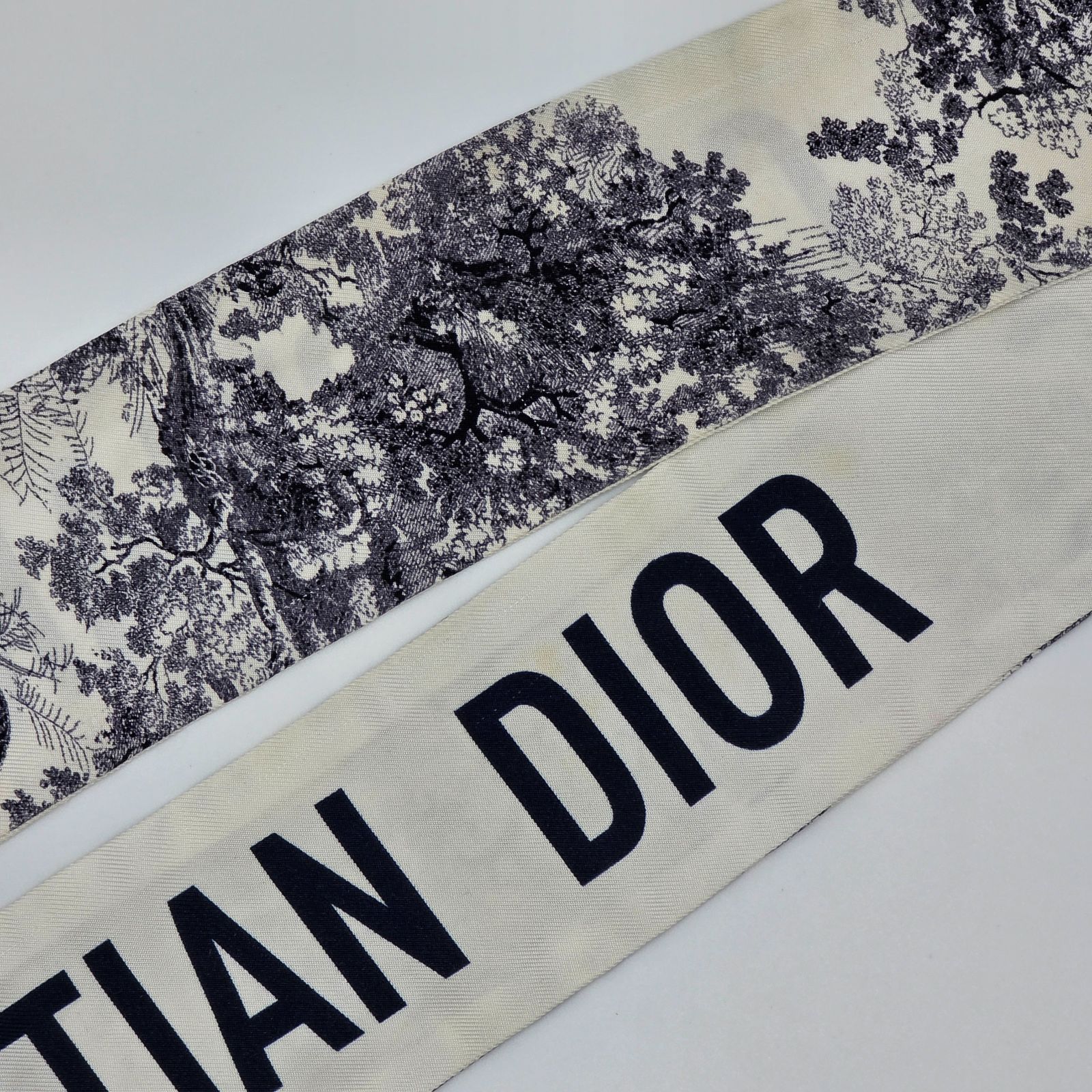 ✨美品✨ クリスチャンディオール ミッツァ スカーフ アニマル 楽天市場】【中古】DIOR ディオール ミッツァ スカーフ アニマル