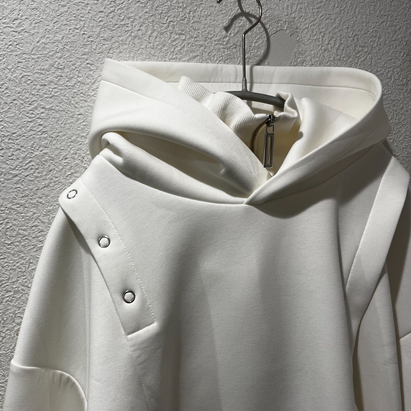 UNITED TOKYO/ショルダージップオープンパーカー