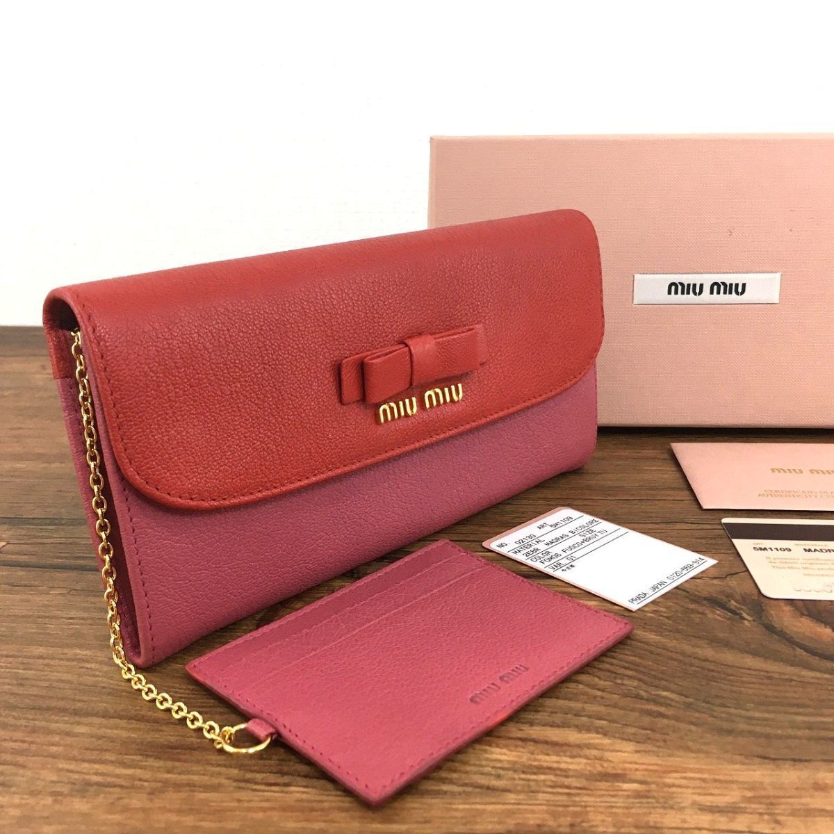 453 送料込み ♥品 MIUMIU 長財布 5M1109 レザー ピンク レッド リボン カードケース付き