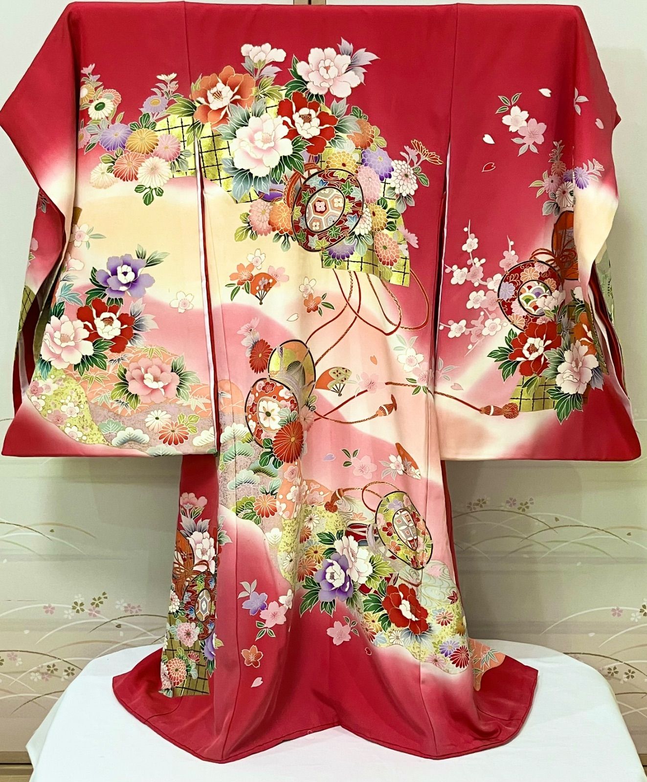 MG1161RE «花ラブリ» リユース リサイクル 一つ身着物 宮参り着 紐付き 七五三 0～３歳 女の子 女児 初着 鼓 四季の花 赤系 ローズピンク 金彩 襦袢付き 四季花 産着 掛け着 小裁ち 熨斗目 赤ちゃん 和装 和柄 和風