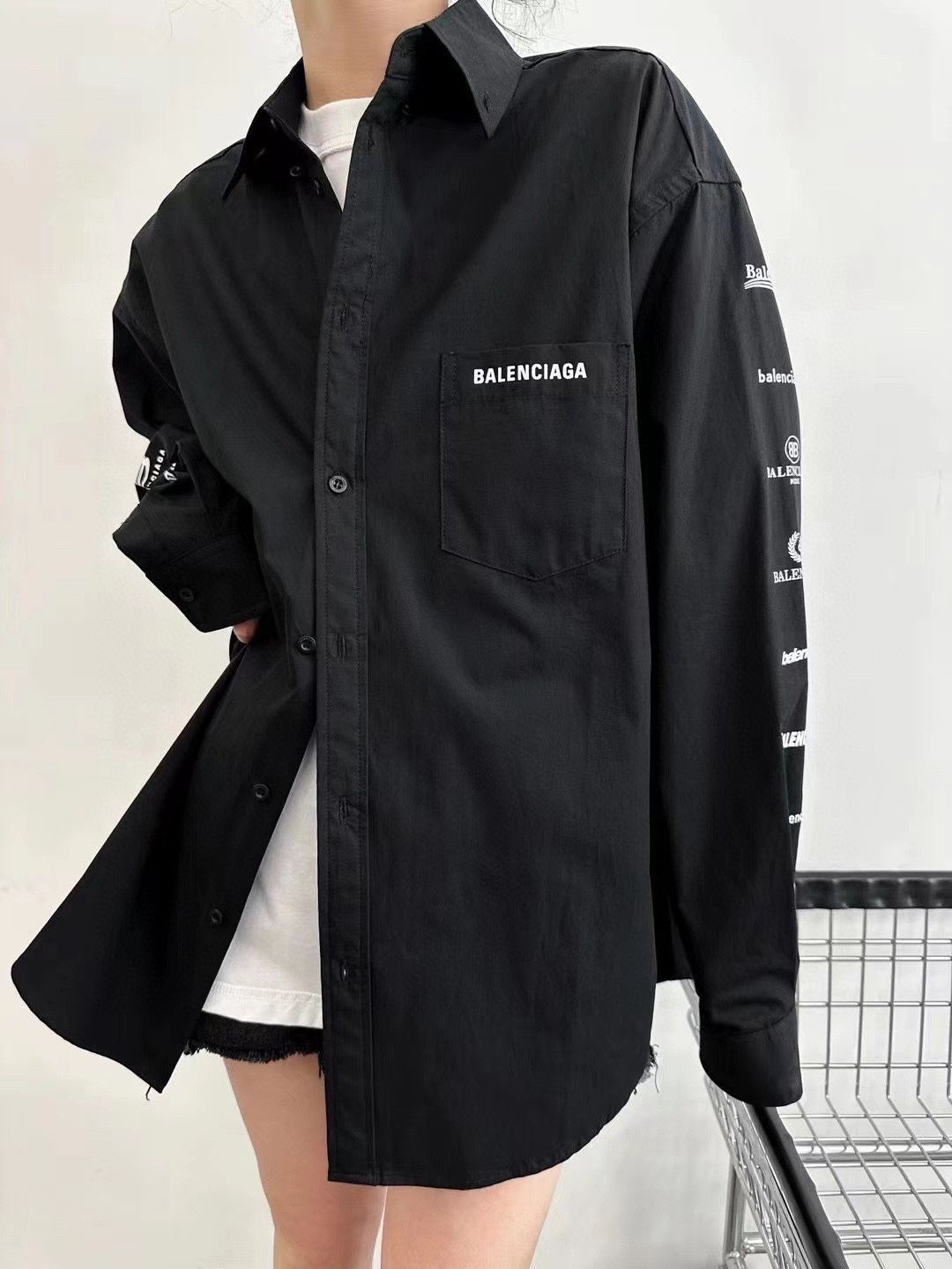 Balenciagaバレンシアガnewyearシリーズ新作フルプリントロゴプリント長袖シャツ