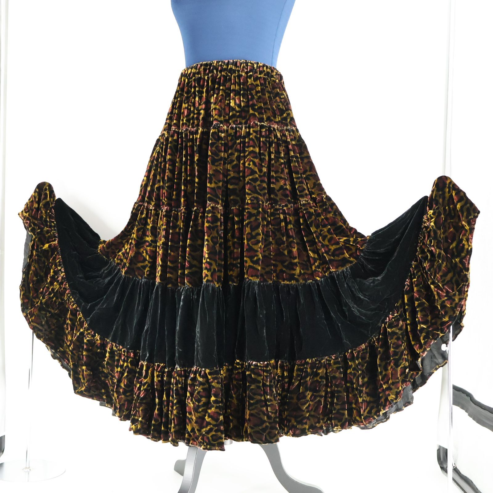 【ベリーダンス用衣装】黄土色×ブラック Rose Designs ジプシースカート 黒 ヒョウ柄 ベロア生地 異国情緒 ロング ボリューム おしゃれ 重量感 大きく広がる裾 触り心地