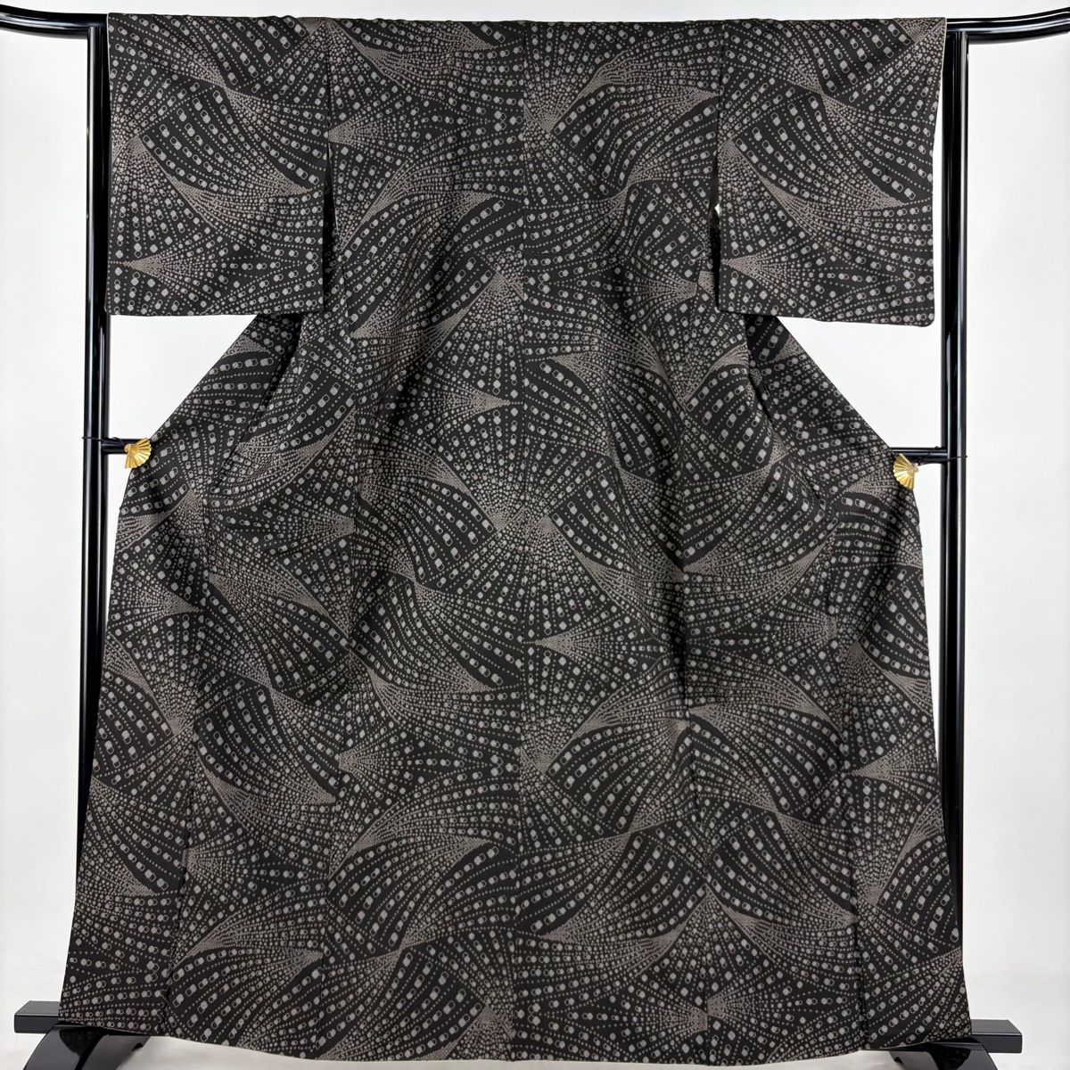 大島紬 身丈162.5cm 裄丈64cm M 袷 純泥染 証紙 幾何学模様 焦茶色 正絹