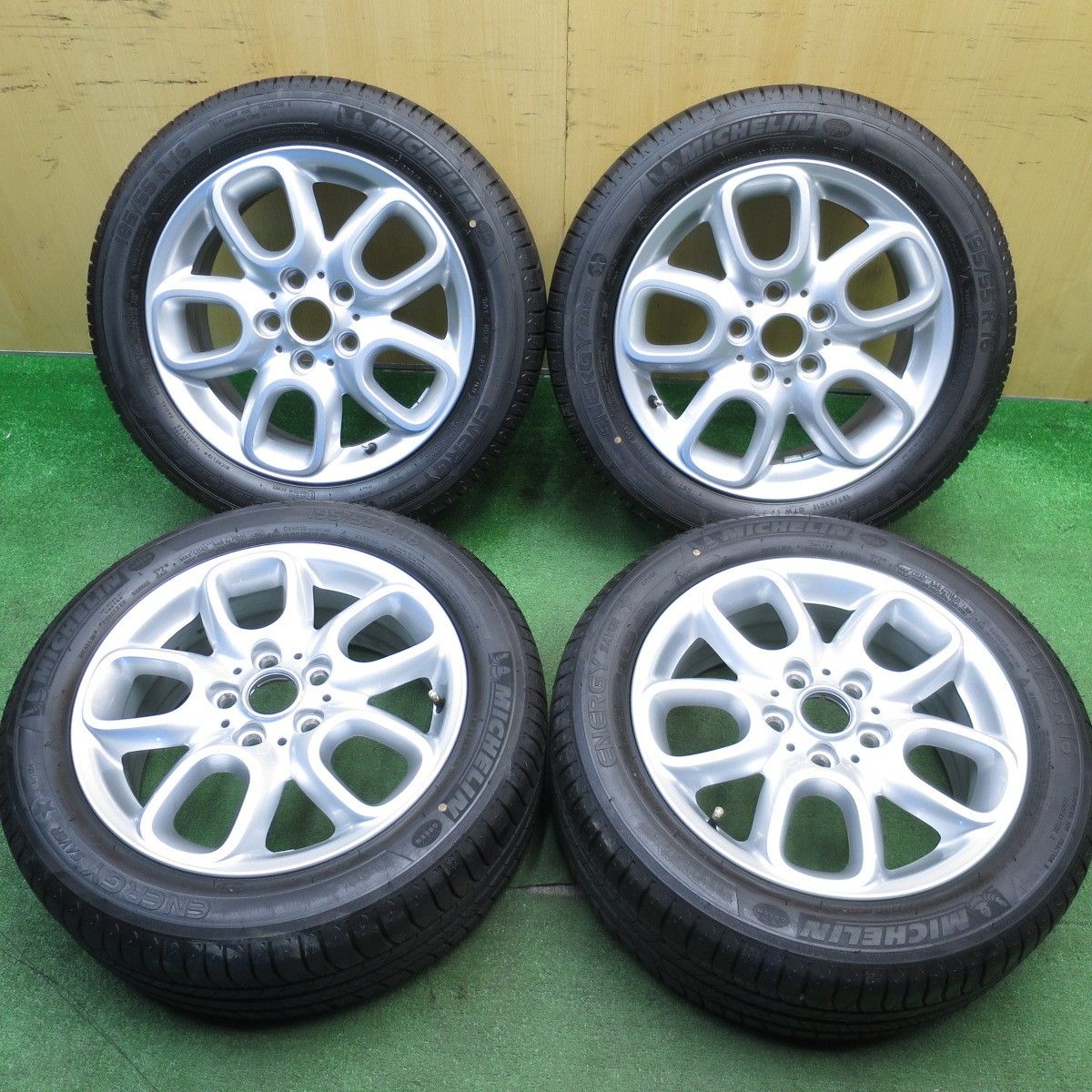 送料無料] 新車外し☆MINI ミニ クーパー F55 F56 F57 純正 195/55R16 