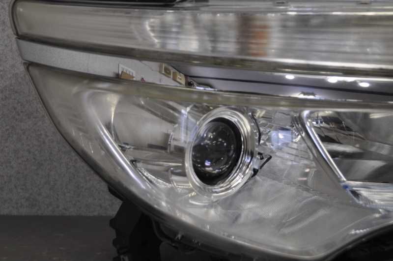 右 ヘッドライト LED レベライザー付き (HFC26 C26) セレナ ハイウェイ