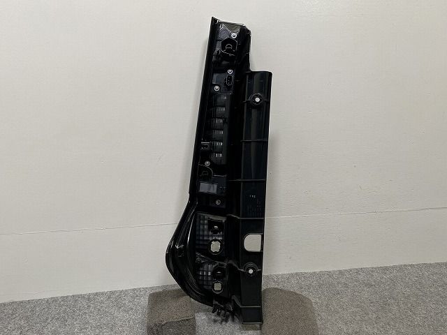 ルーミー M900A/M910A 純正 右 テールランプ/ライト/レンズ LED KOITO