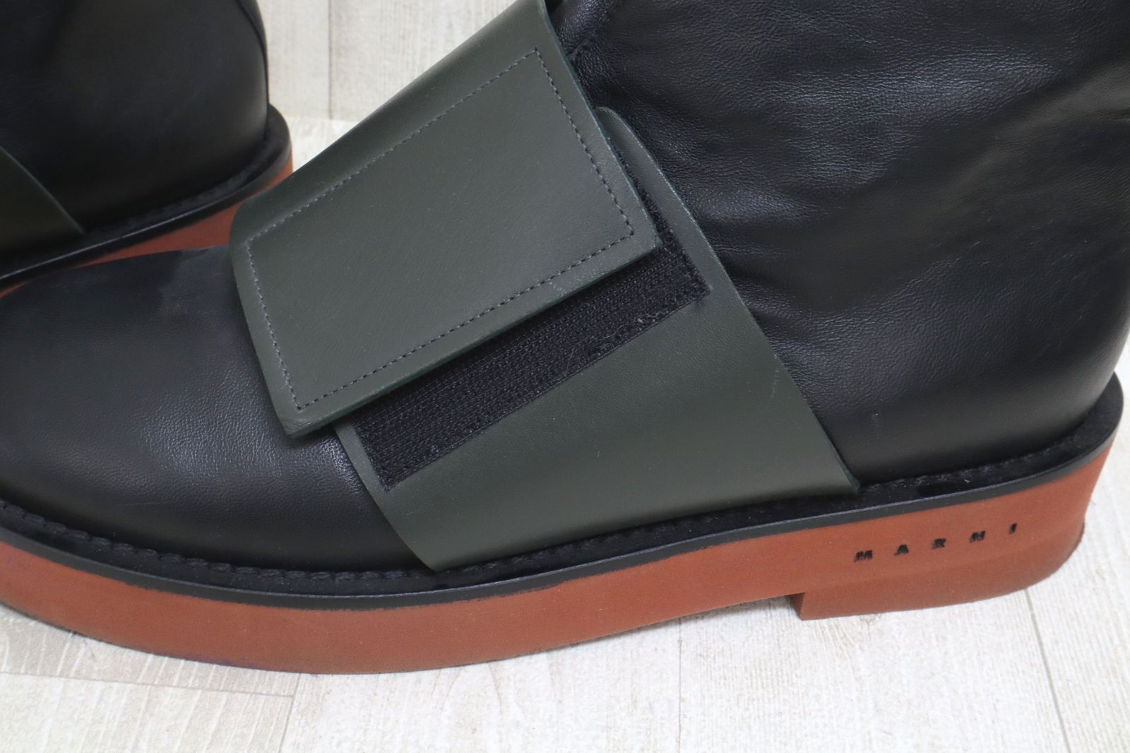 ブラック レザー