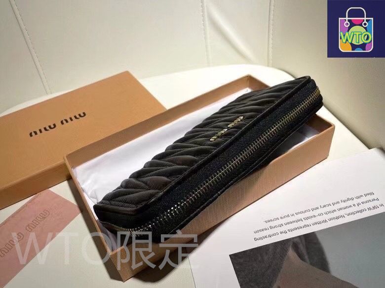 miumiuウォレット/財布、両用パスケース、カード/キーケース