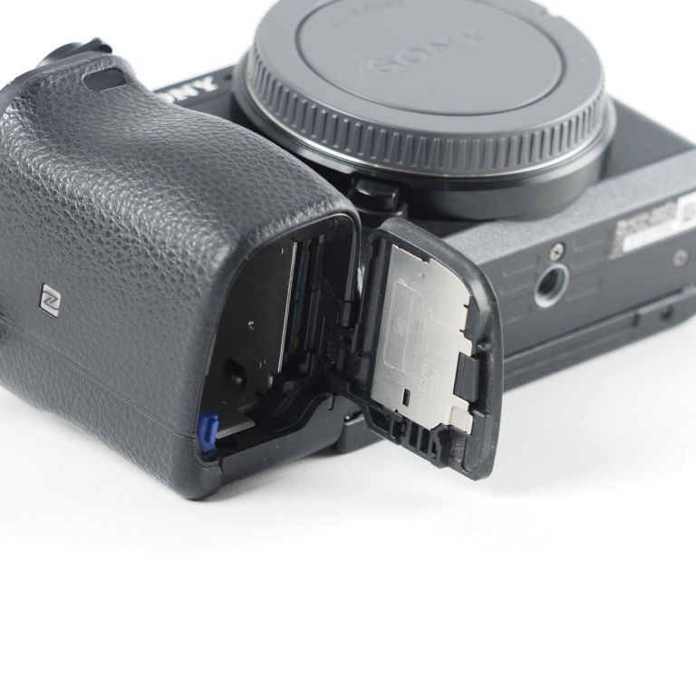  SONY ソニー APS C ミラーレス一眼カメラ α6400 ボディ レンズなし ブラック ILCE 6400 B 13728 ミラーレス一眼 デジタルカメラ