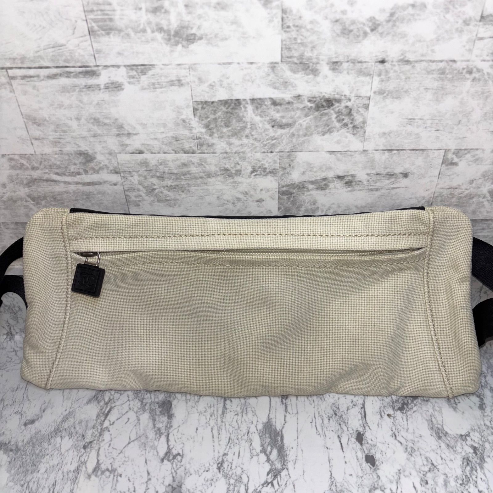 CHANEL ベージュ ボディバッグ CHANEL シャネル スポーツライン ココマーク ウエストバッグ