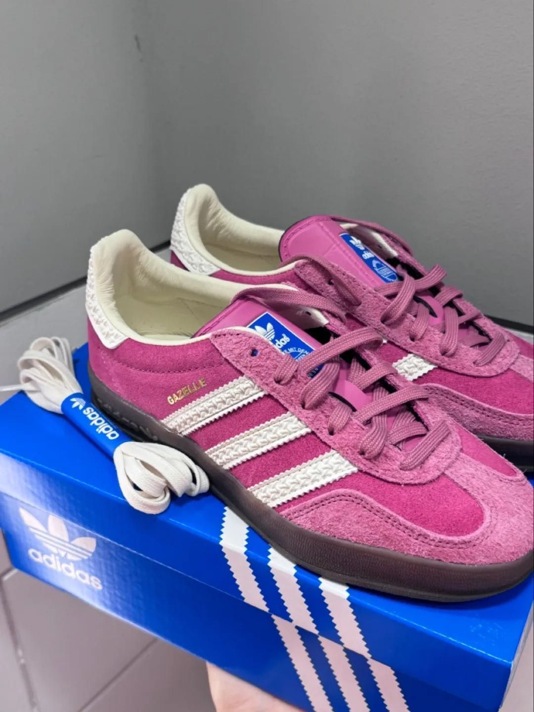 値下げします 新品 Adidas Gazelle Indoor トレーナー スポーツシューズ ピンク・クラウド・ホワイト iF1809