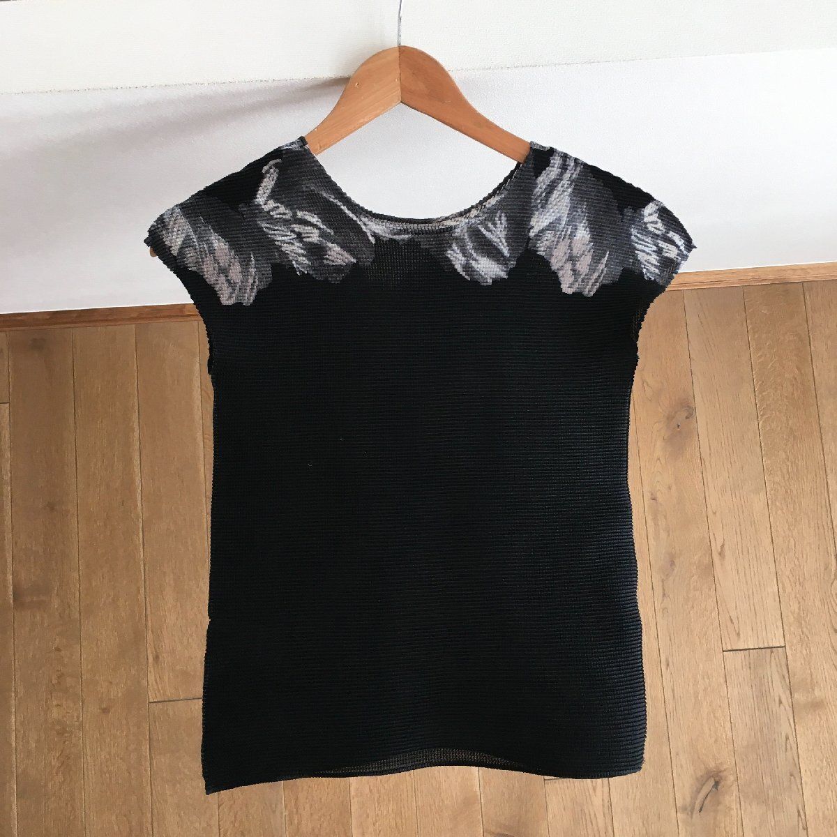 美品 me ISSEY MIYAKE ミー イッセイミヤケ トップスF - メルカリ