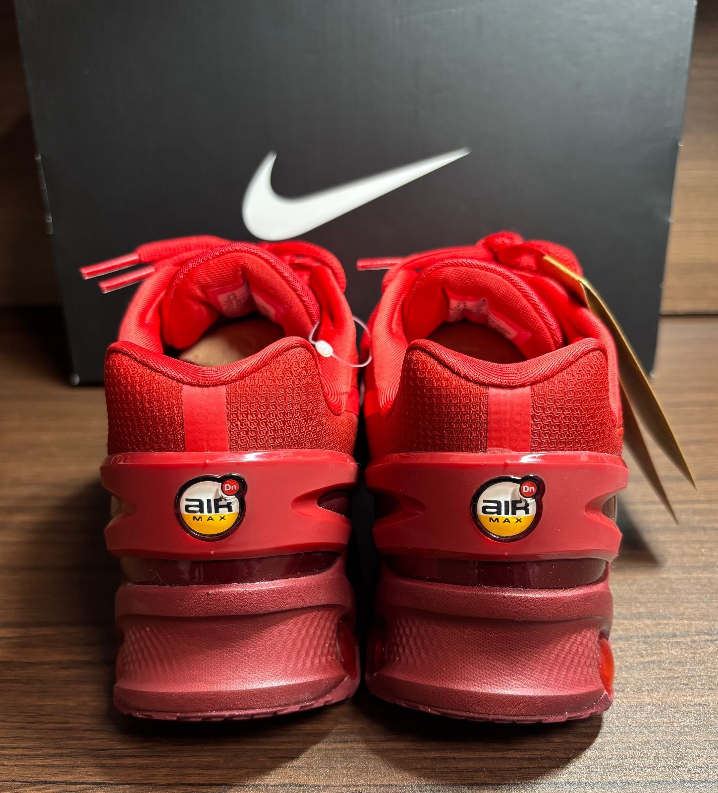 ナイキ ウィメンズ エアマックスDN8 ユニバーシティレッド 未