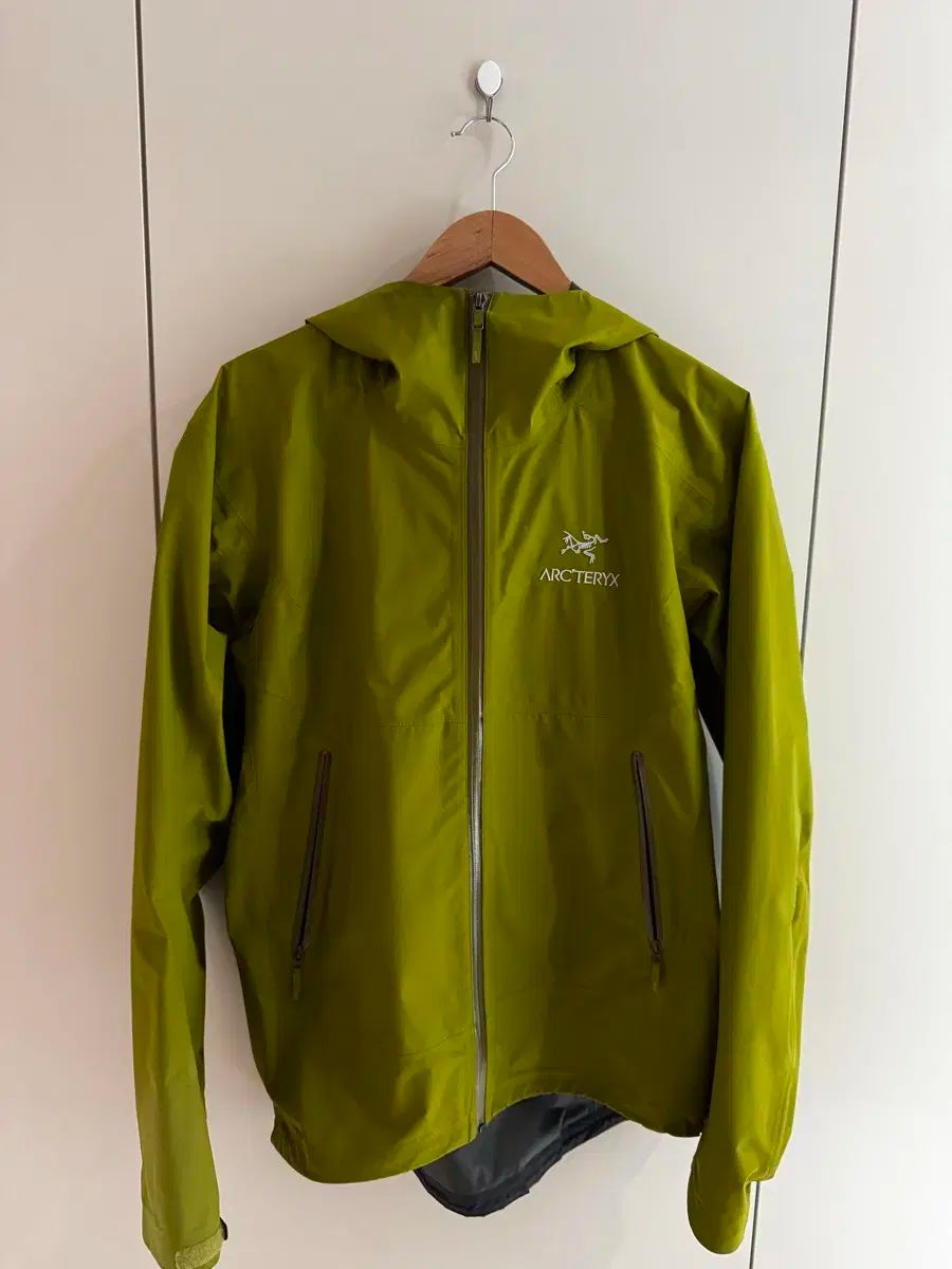 m ウィンドブレーカー