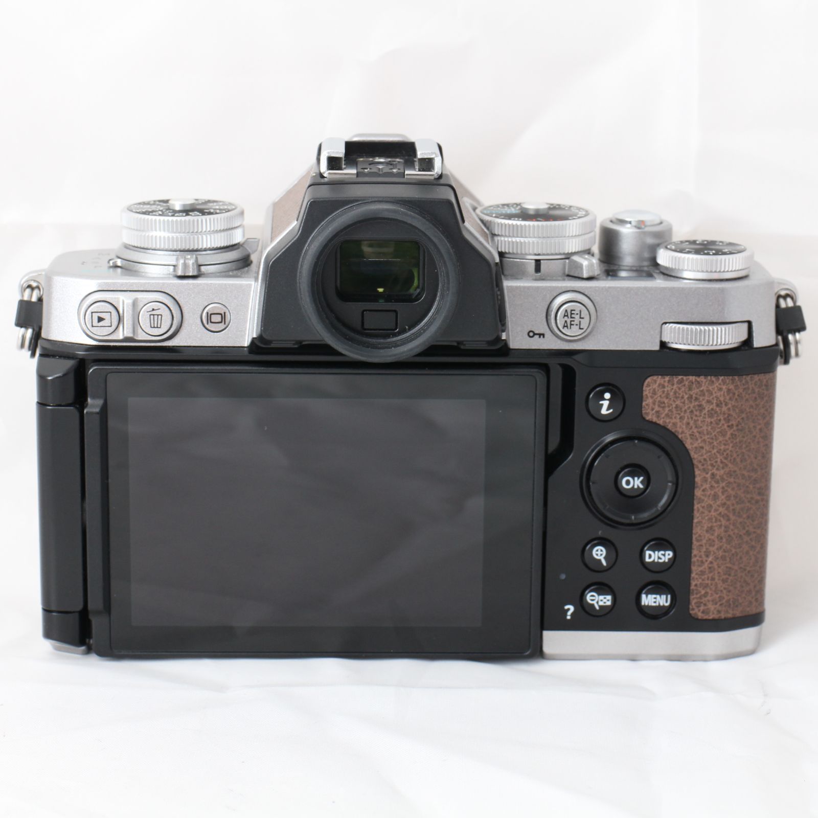 Nikon - 【ショット数3,467枚】ニコン Z fc シルバー プレミアムエクステリア Zシリーズ（Nikon） 【ショット数3,467枚】ニコン Z fc シルバー