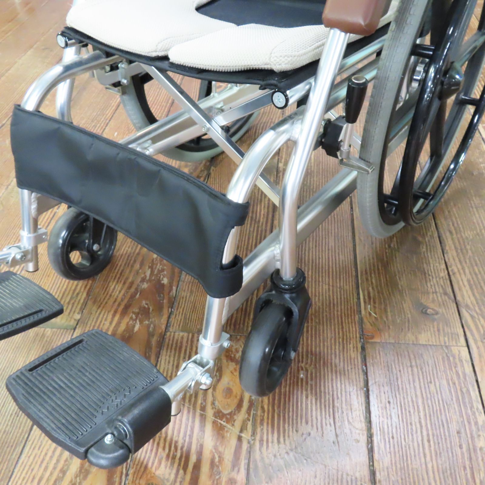 日進医療器　自走用　多機能　軽量　ノーパンクタイヤ　車椅子　NA-U7 日進医療器 自走用 多機能 軽量 ノーパンクタイヤ 車椅子 NA-U7 品名