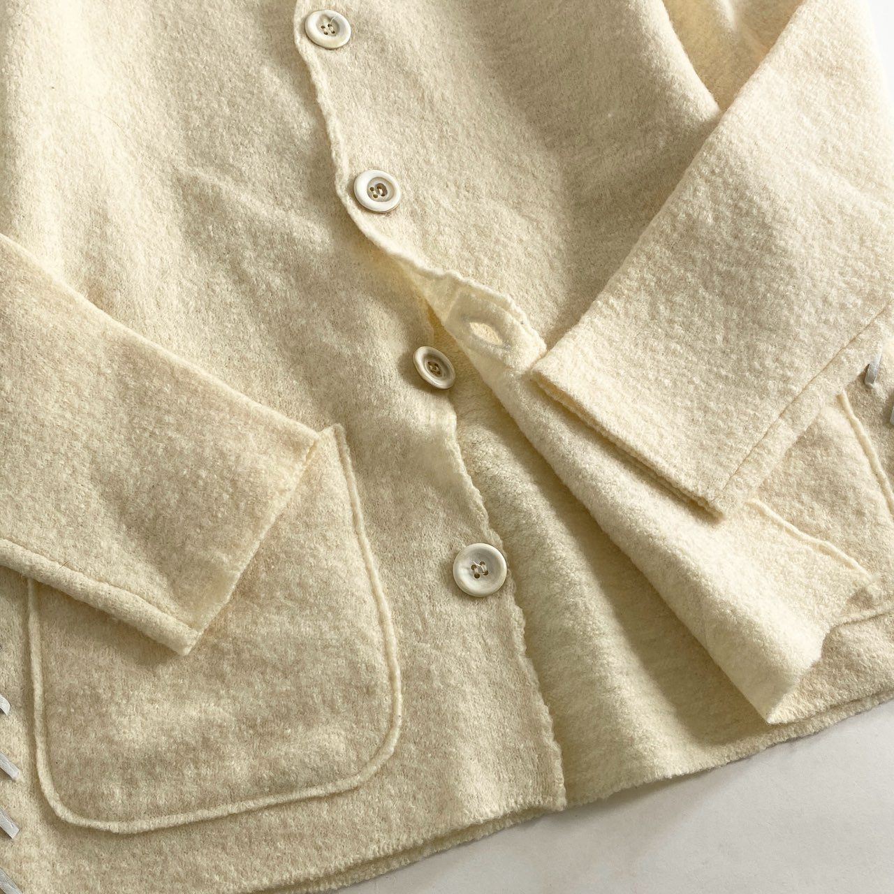 11i17 ISSEY MIYAKE イッセイミヤケ 日本製 レザーステッチ 11i17 ISSEY MIYAKE イッセイミヤケ 日本製 レザーステッチ