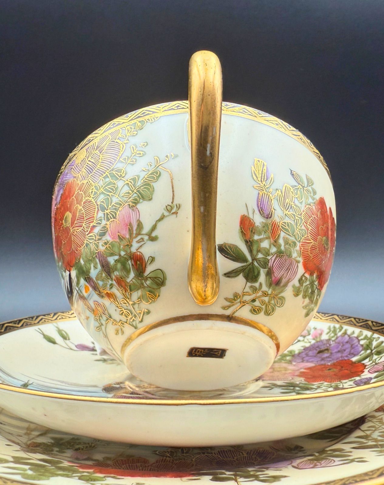【名品大作】明治時代初期　古薩摩　色薩摩　輸出里帰品　三鶴に蝶々　花尽し　大壺 希少】明治期 薩摩 里帰りアンティーク 金彩 百花繚乱×鴨図 銘