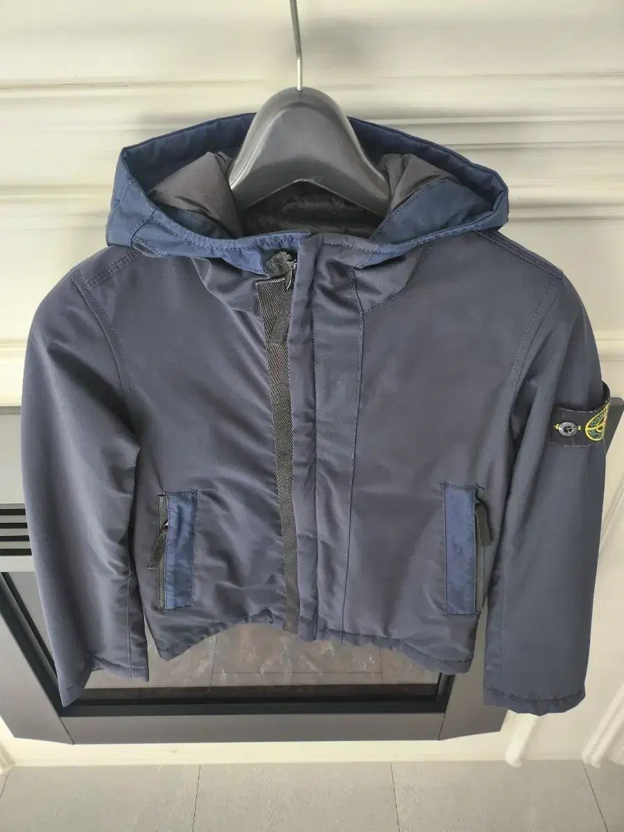 ストーンアイランド ジュニア 8歳 プリマロフト ダウン