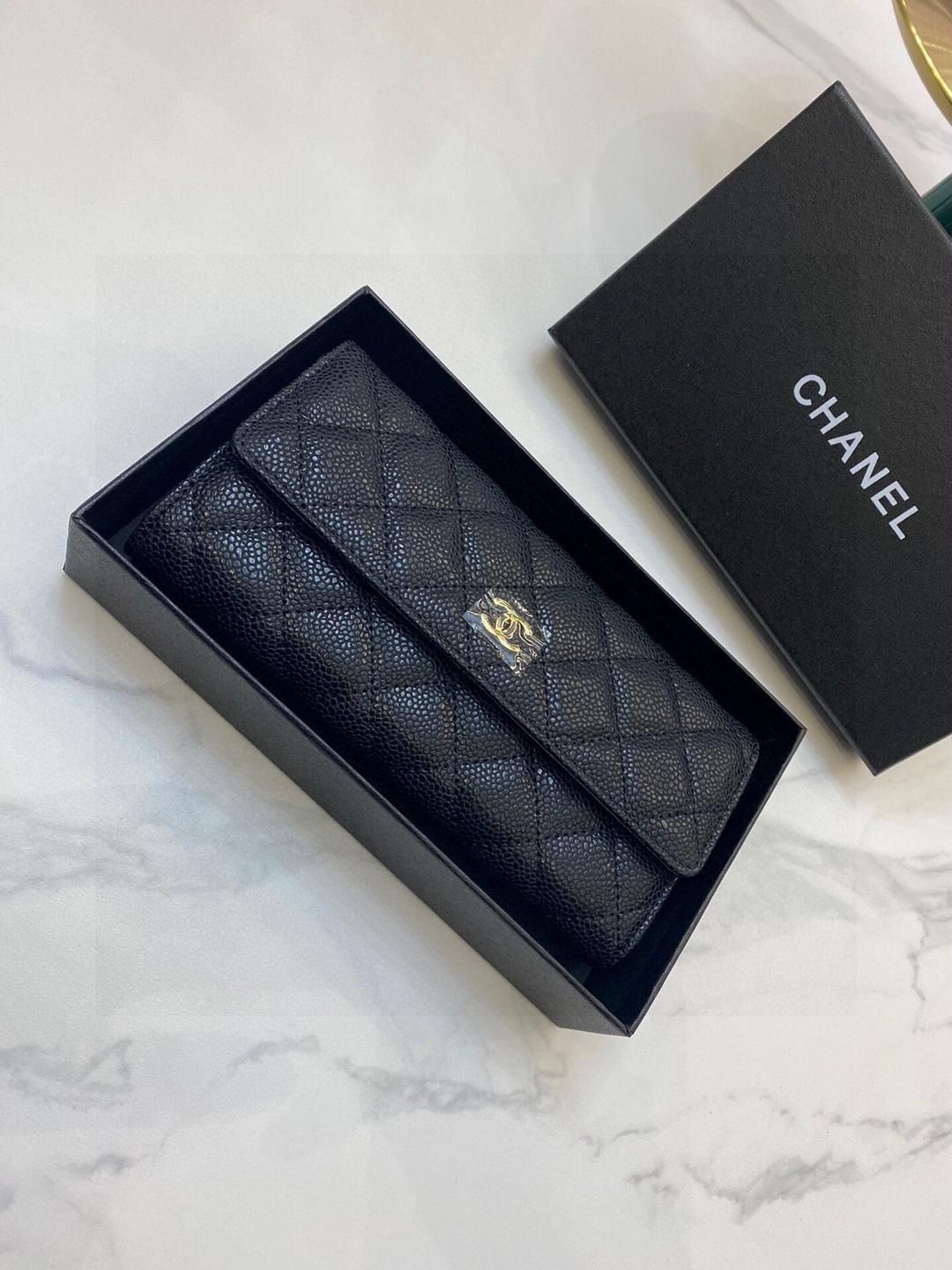 CHANELシャネルのシンプルな女性用ブラック財布｜ ｜
