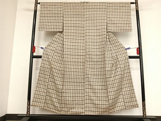 平和屋着物●国指定重要無形文化財　本場久米島紬　手織　正絹　逸品　AAAT9457np 平和屋着物○国指定重要無形文化財 本場久米島紬 手織 正絹 逸品