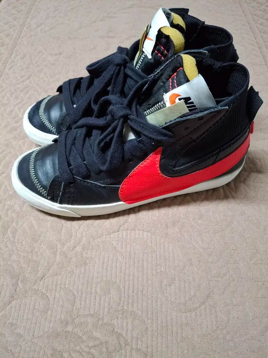 270 NIKE(ナイキ) ブレーザー ミッド スニーカー