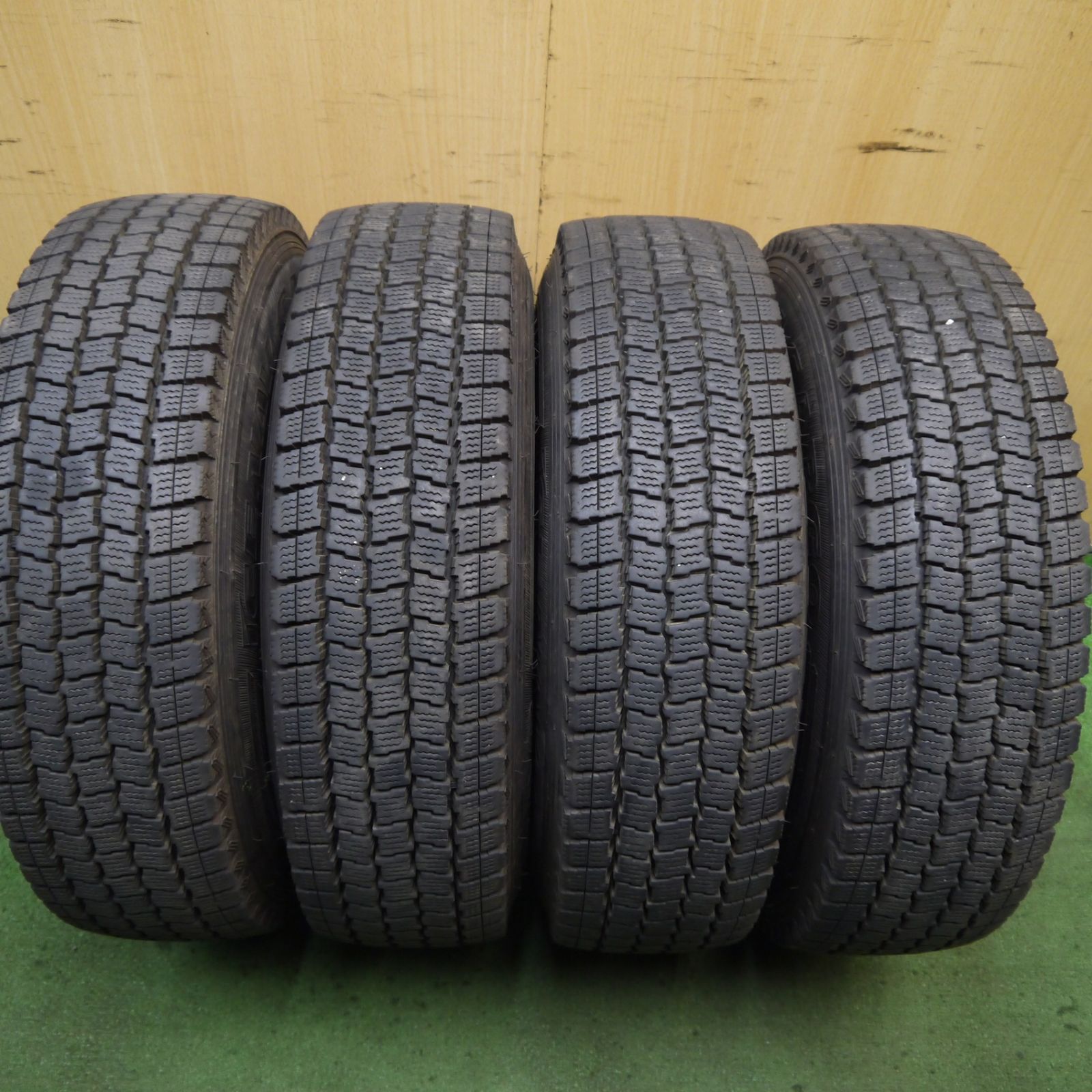 バリ溝！21年！キレイ！9.5分☆スタッドレス 165R13 6PR グッドイヤー 