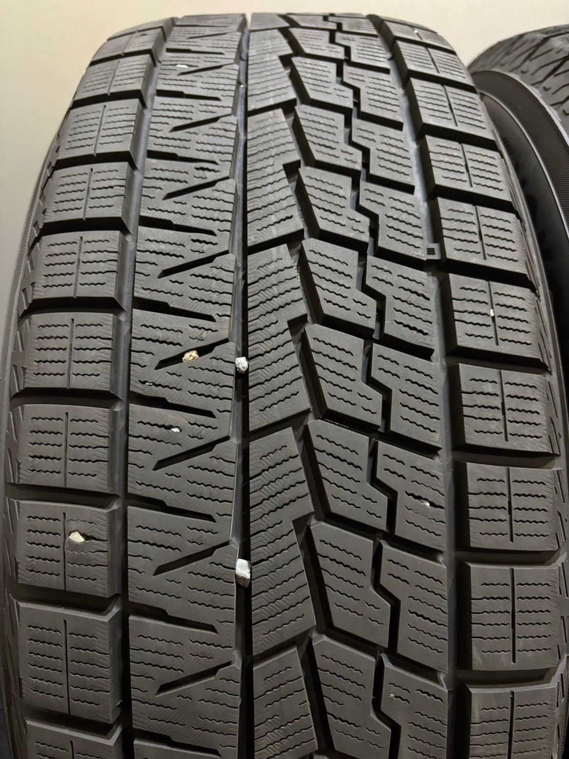 デザイン 225 60R16 YOKOHAMA ice GUARD iG70 23年製 スタッドレス 4本 ヨコハマ アイスガード アウディ A6 セルシオ 南4-K262 今がお得！