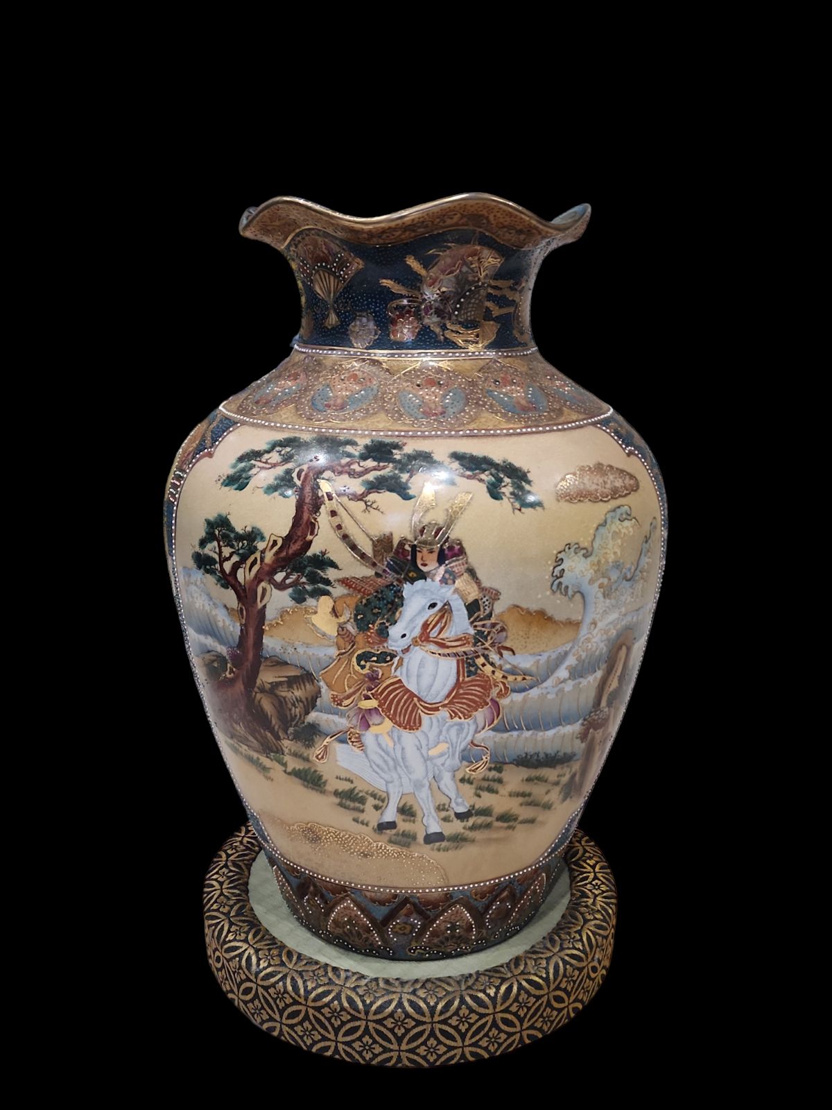 薩摩焼 豪華絢爛 金襴手 金襴手色絵金彩馬上武士図美人画花瓶 飾り壷