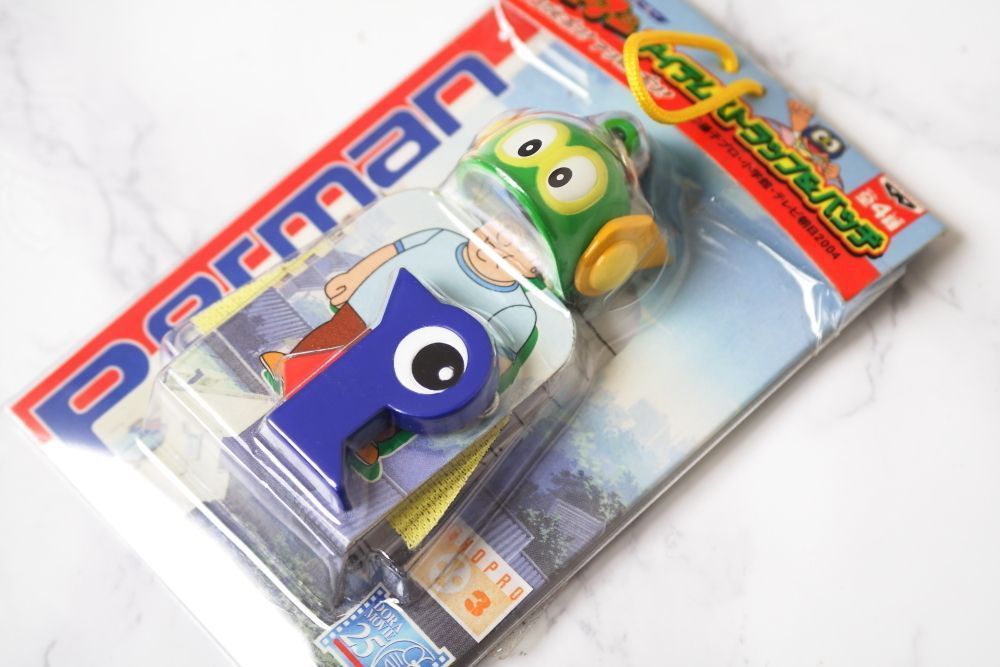 藤子不二雄 パーマン 4号 フィギュア マスコット ストラップ ＆ Ｐ バッジ 昭和 レトロ キャラクター アイテム パーヤン