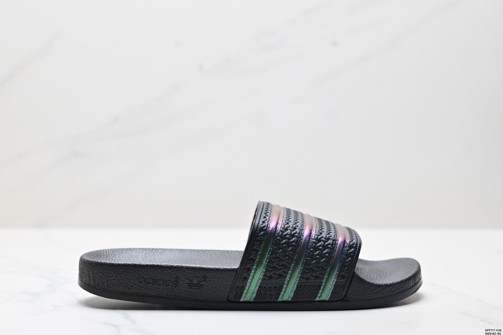 今日 Adidas originals Adilette アディダス 運動用に設計された快適なゴム底一本紐スリッパ