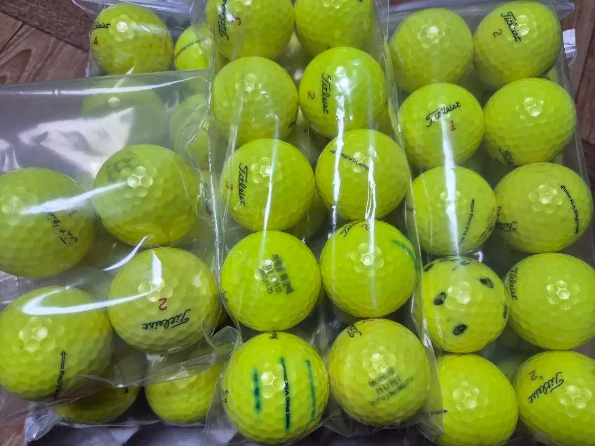 タイトリスト 高弾力 蛍光COLOR v1x 4ps 54R 108 000ONE