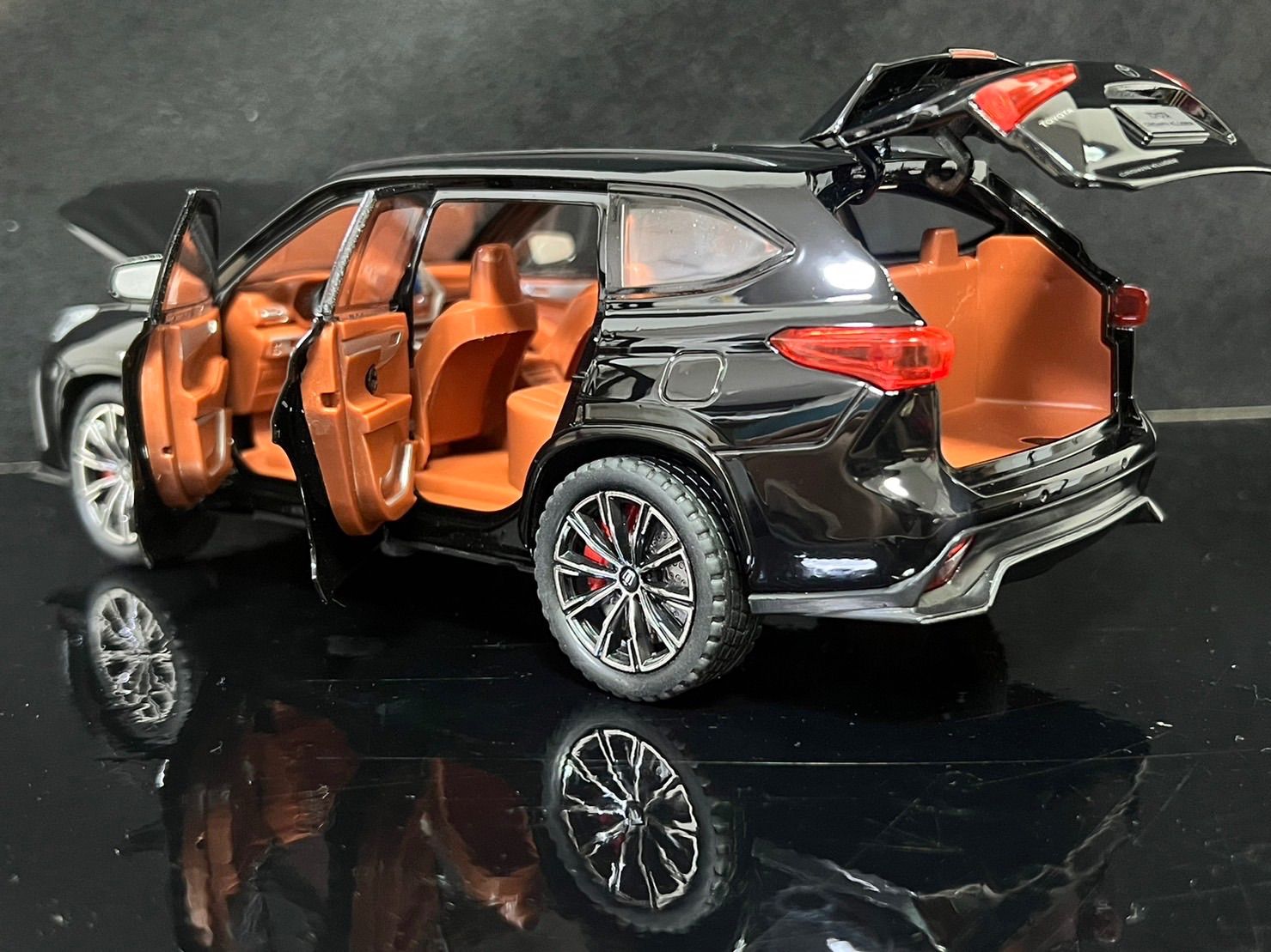 クラウンクルーガー_1/24ブラック ミニカー H132 - メルカリ