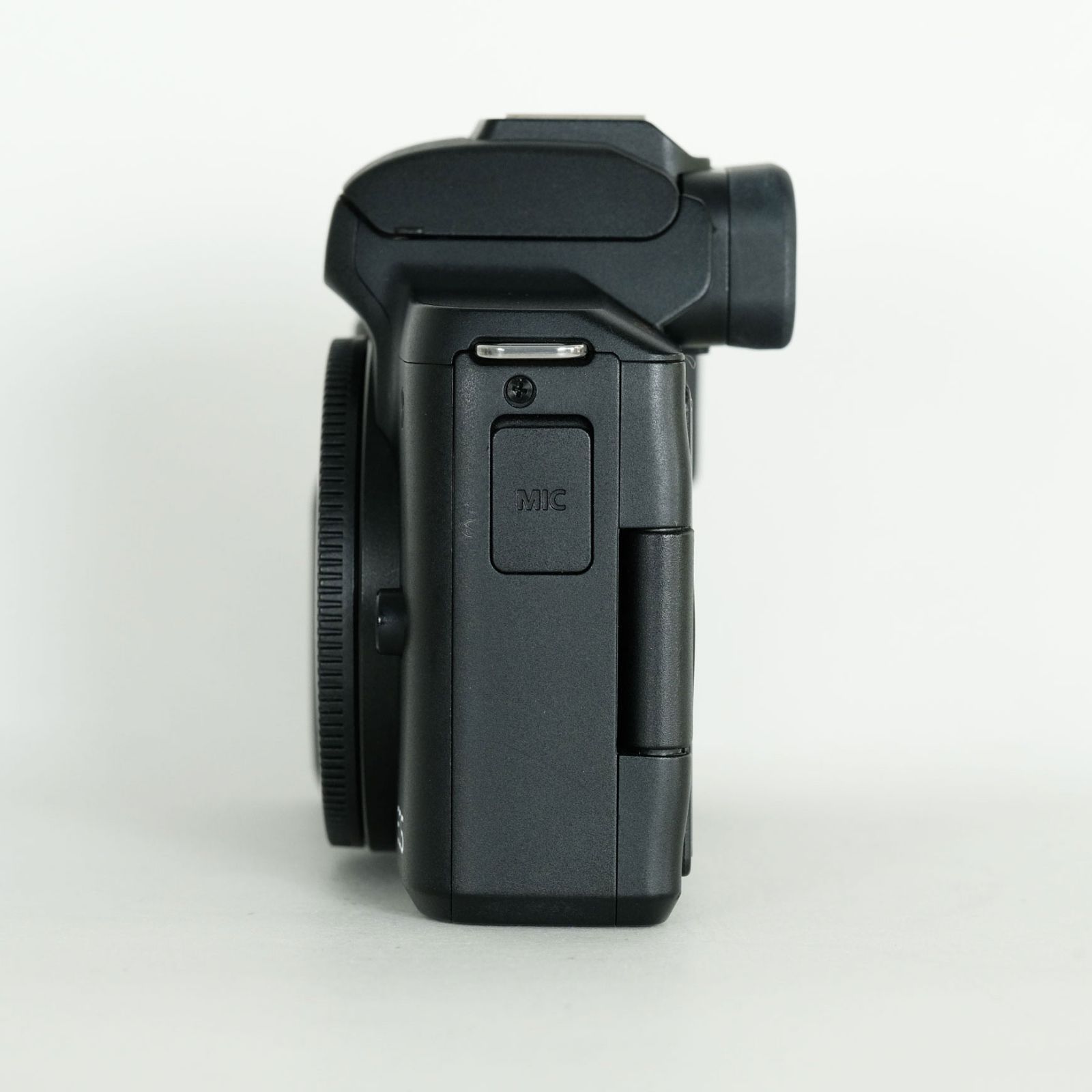 美品 Canon EOS Kiss M2 ミラーレス EFマウントアダプタ付 美品 Canon EOS Kiss M2 ミラーレス EFマウントアダプタ付