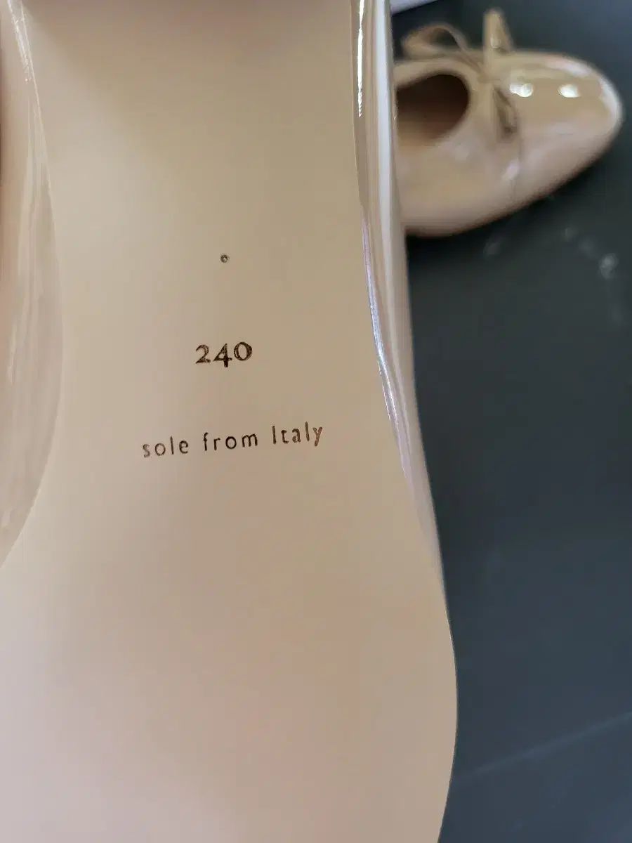 リボン エナメル