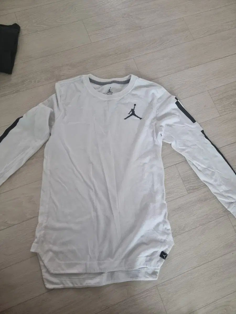 NIKE(ナイキ) ジョーダン ジュニア 長袖Tシャツ