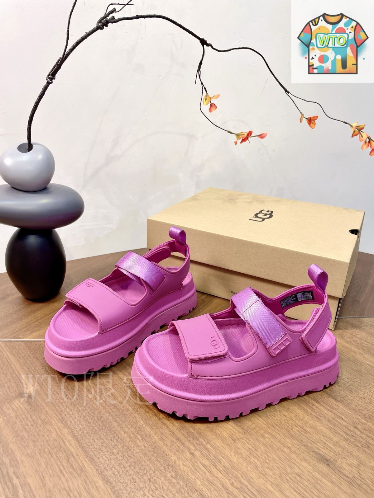 UGG マジックテープ 黒色 女性サンダル 37サイズ 新品未使用 元箱付き UGG厚底サンダル 魔術テープ付き 38サイズ ブラック - メルカリ