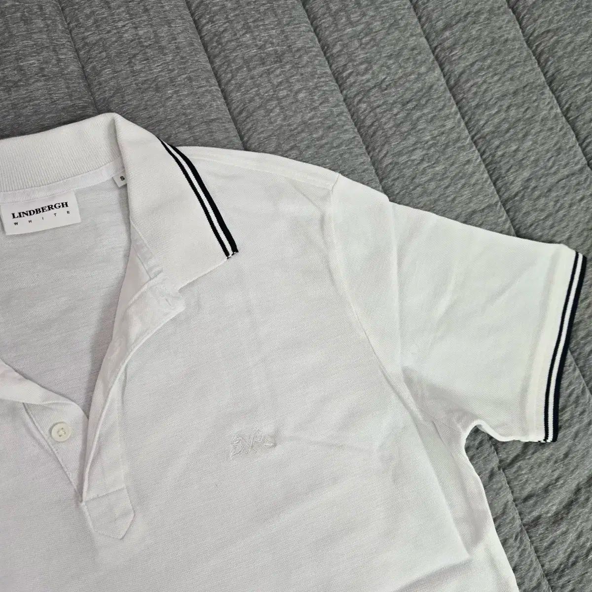 ホワイト 襟付きTシャツ