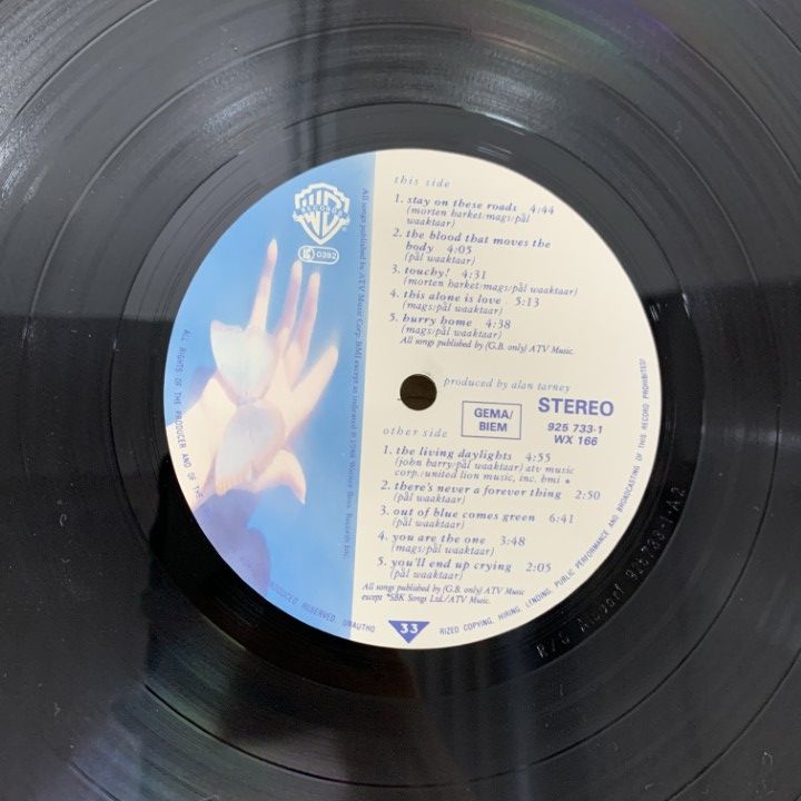 VELVET SONGS LP レコード △01)【同梱不可】a-ha/Stay On These Roads/アーハ/925 733-1