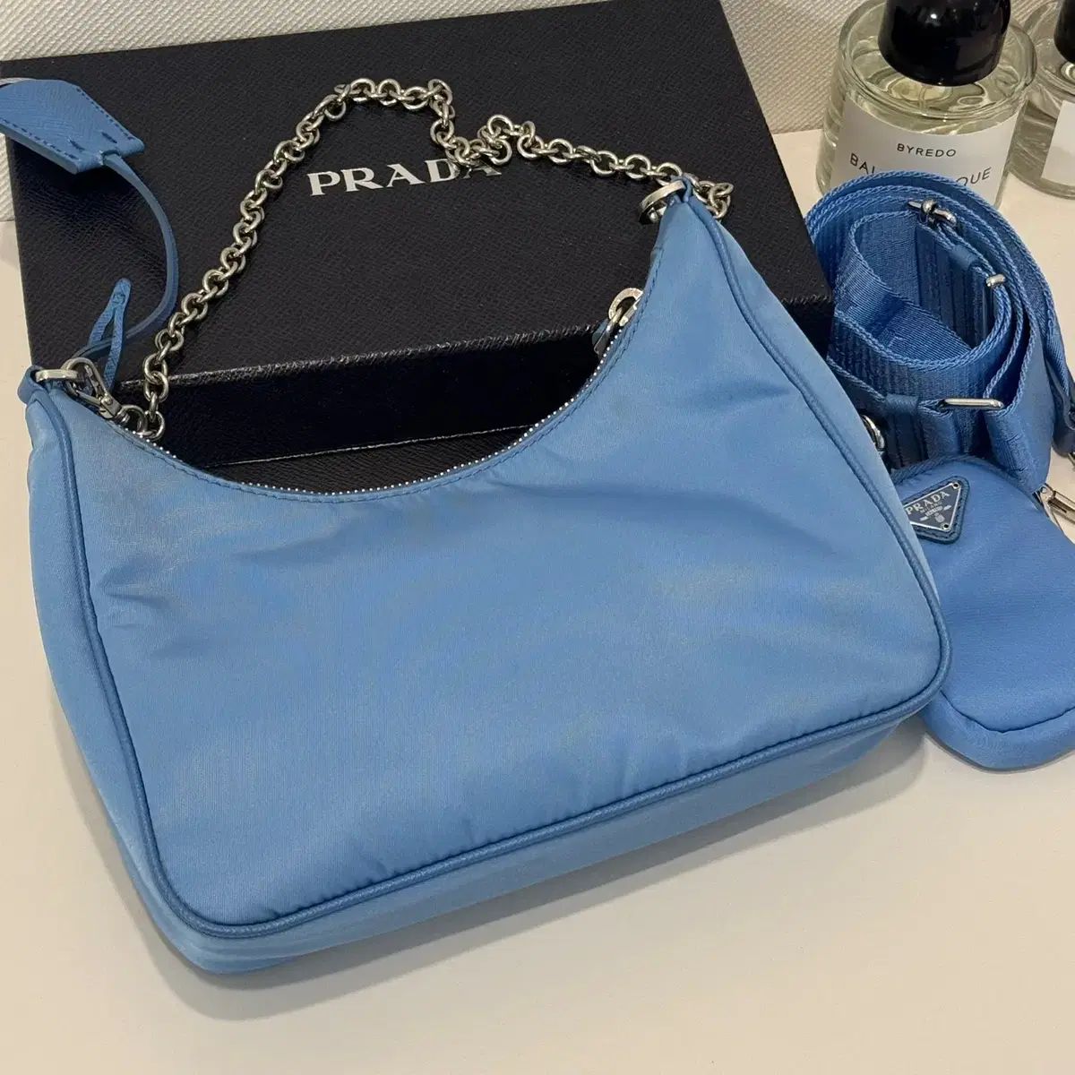 PRADAリエディション2005マルチチェーンストラップクロスバッグ PRADAリエディション2005マルチチェーンストラップクロスバッグ