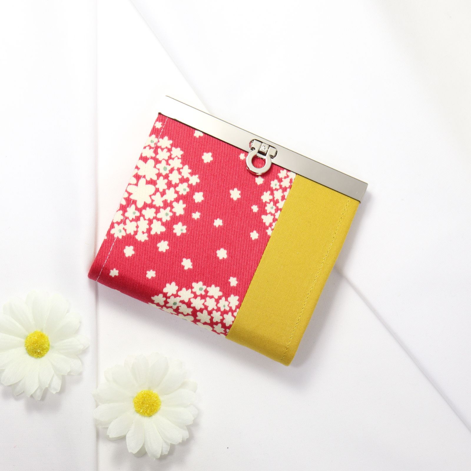 【flo.R】コンパクト 直線口金の二つ折り財布 北欧柄 サークルフラワー 赤 受注生産 10日以内に発送