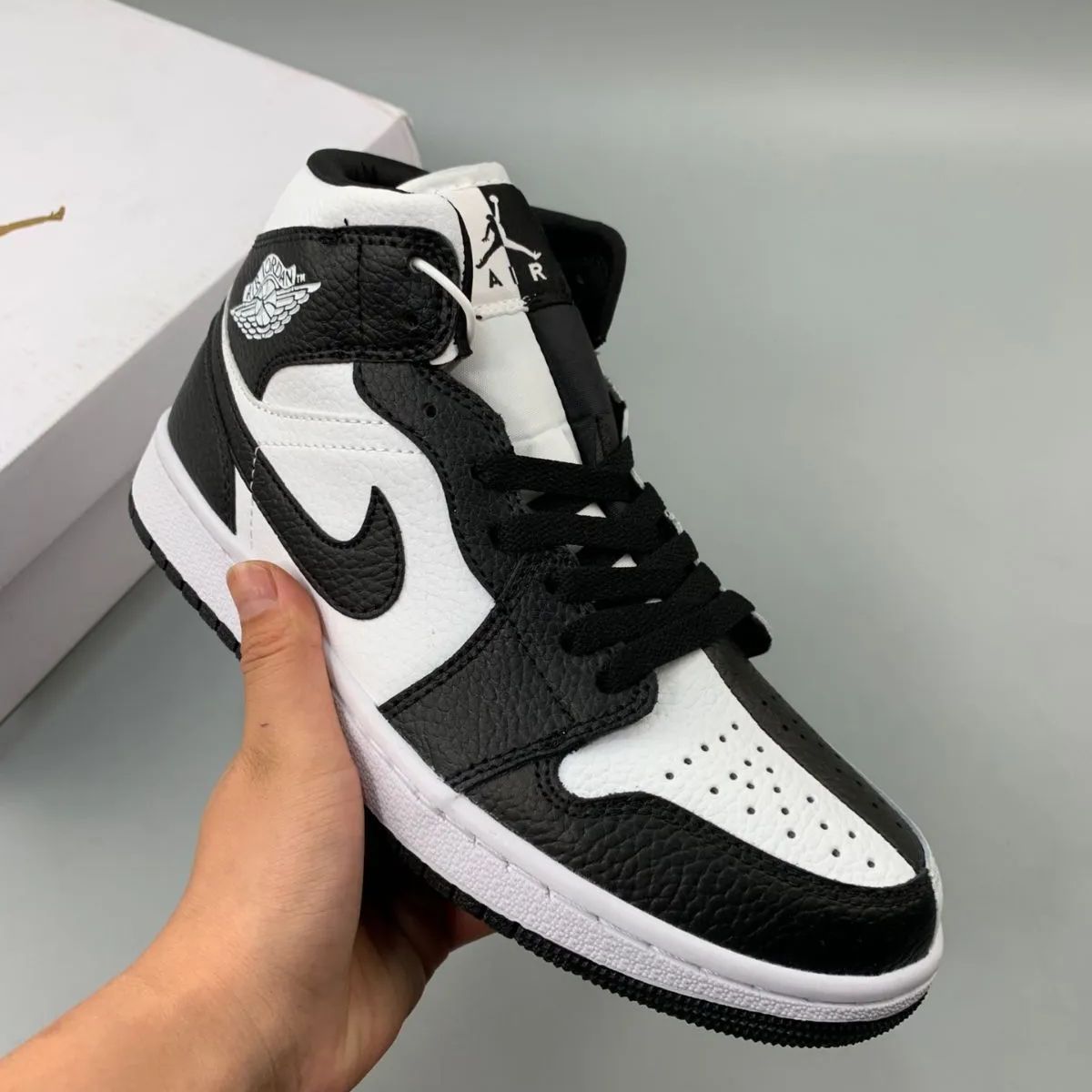 新品未使用品 ナイキ エアジョーダン 1 ミッド SE  