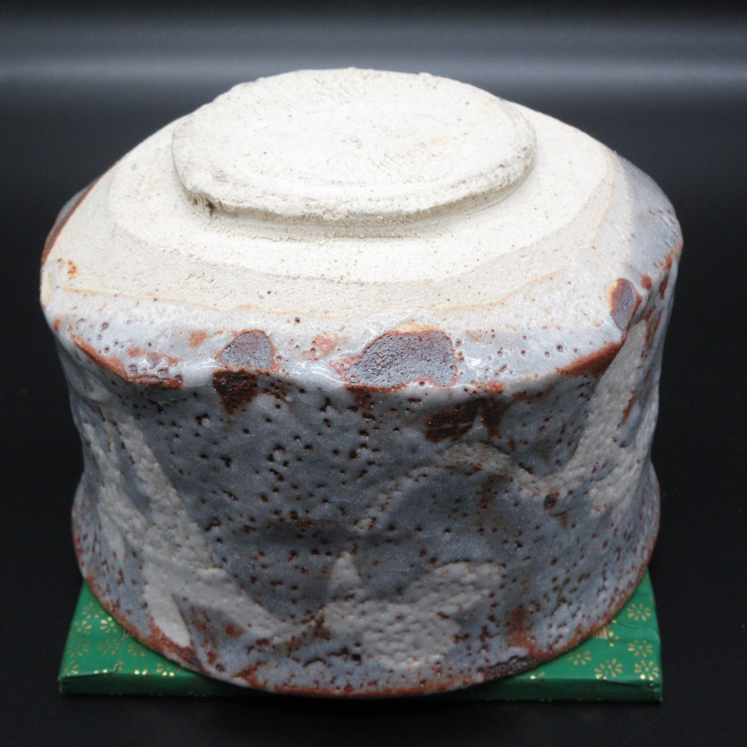 究極の美◾️蔵から桐箱に入った美しい蛇？が描かれた志野焼の抹茶茶碗が出て来ました ☆ 美濃焼 ピンク志野 志野 抹茶茶碗 抹茶碗 茶器 茶道具 桐箱入