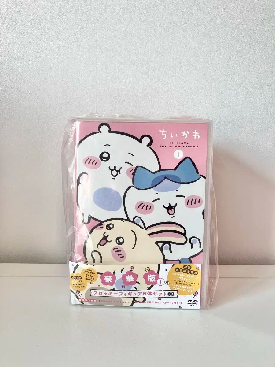 ちいかわBlu-ray豪華版①フィギュア6体&アクリルブロック&ポストカード