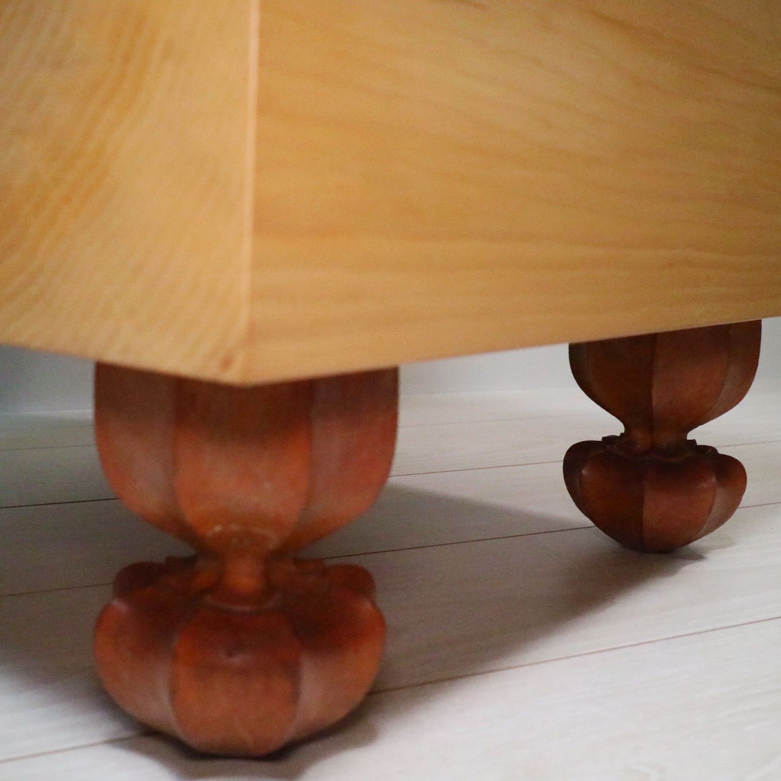 美品】 碁盤 榧 板目 五寸七分 足付 脚付碁盤 幅45.5cm/盤厚17.3cm