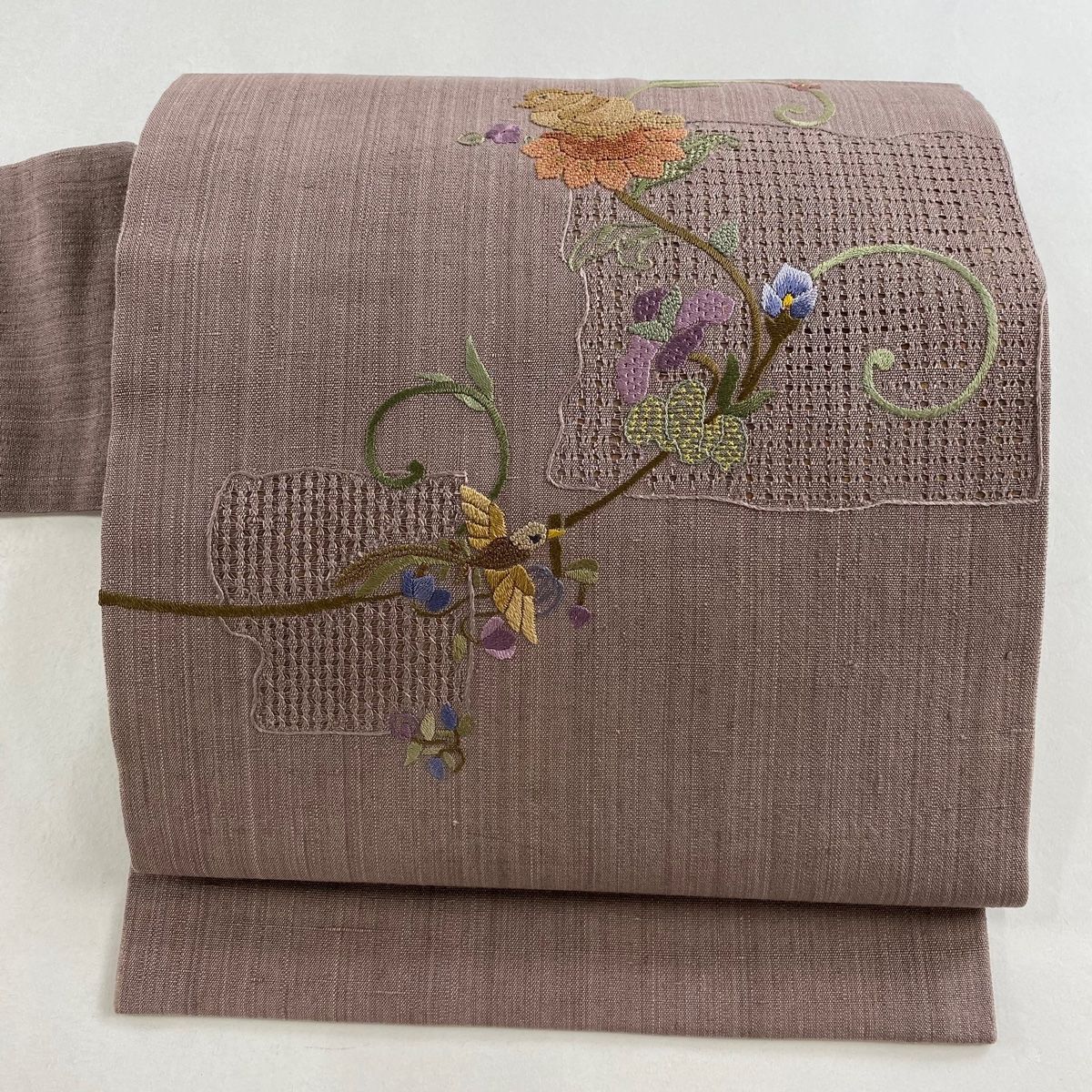 名古屋帯 秀品 紬地 草花 鳥 刺繍 箔 小豆色 正絹