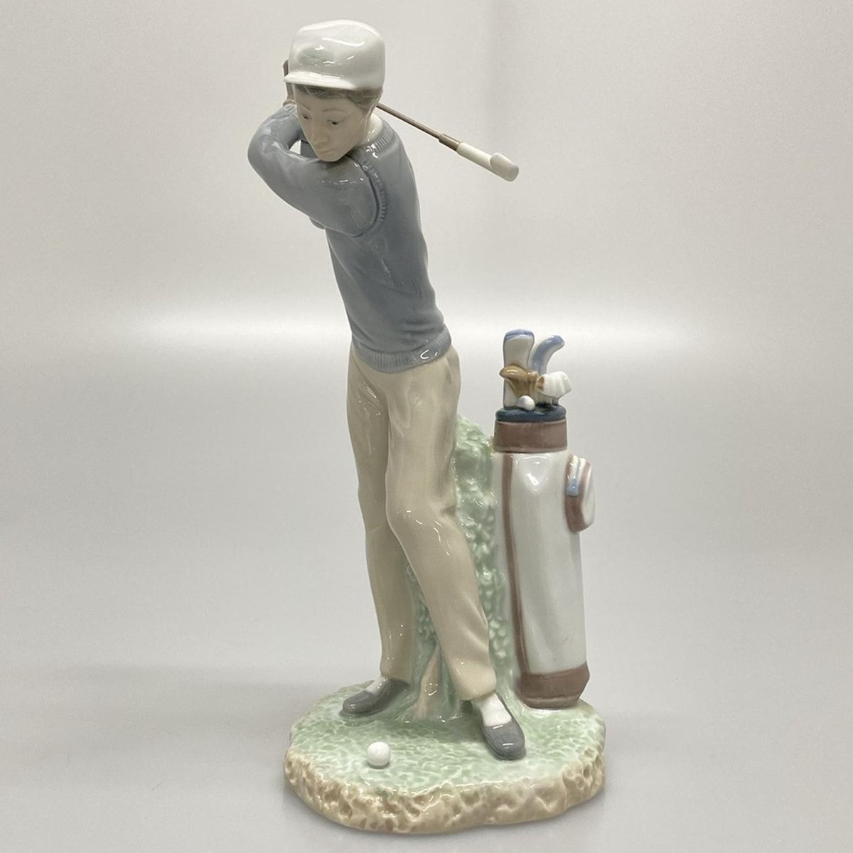 LLADRO リヤドロ 小物 - 白×ライトブルー×マルチ ゴルフ|少年|ナイスショット