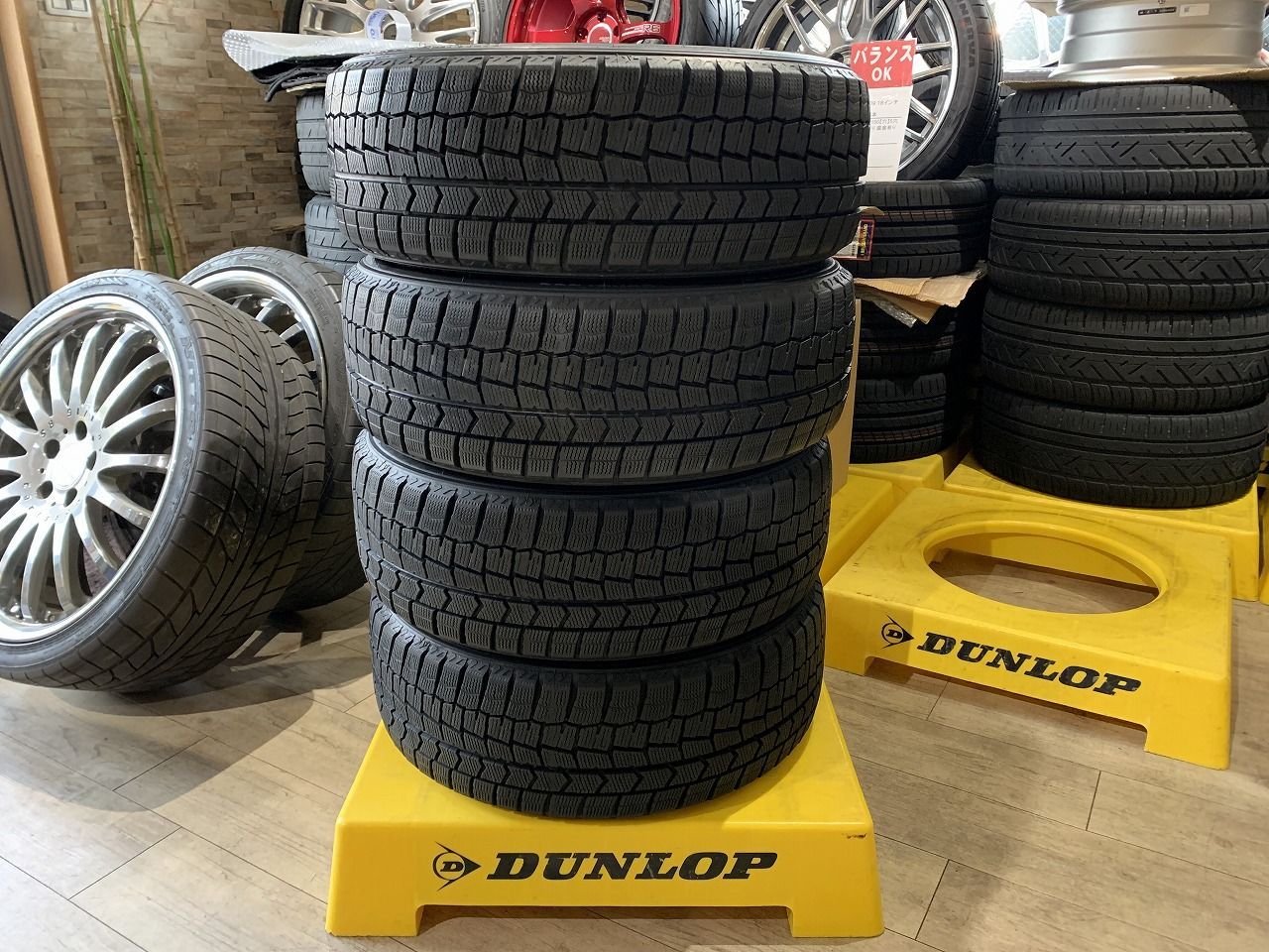 【2402015】スタッドレス DUNLOP WINTER MAXX WM02 195/50R16 2016年 7.5mm アクア ヴィッツ ヤリス  キューブ フィット マーチ ノート スイフト ロードスター 等